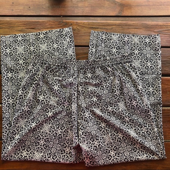NWT NY&CO Black and White Printed Pants, XL  16-18 - Picture 2 of 10